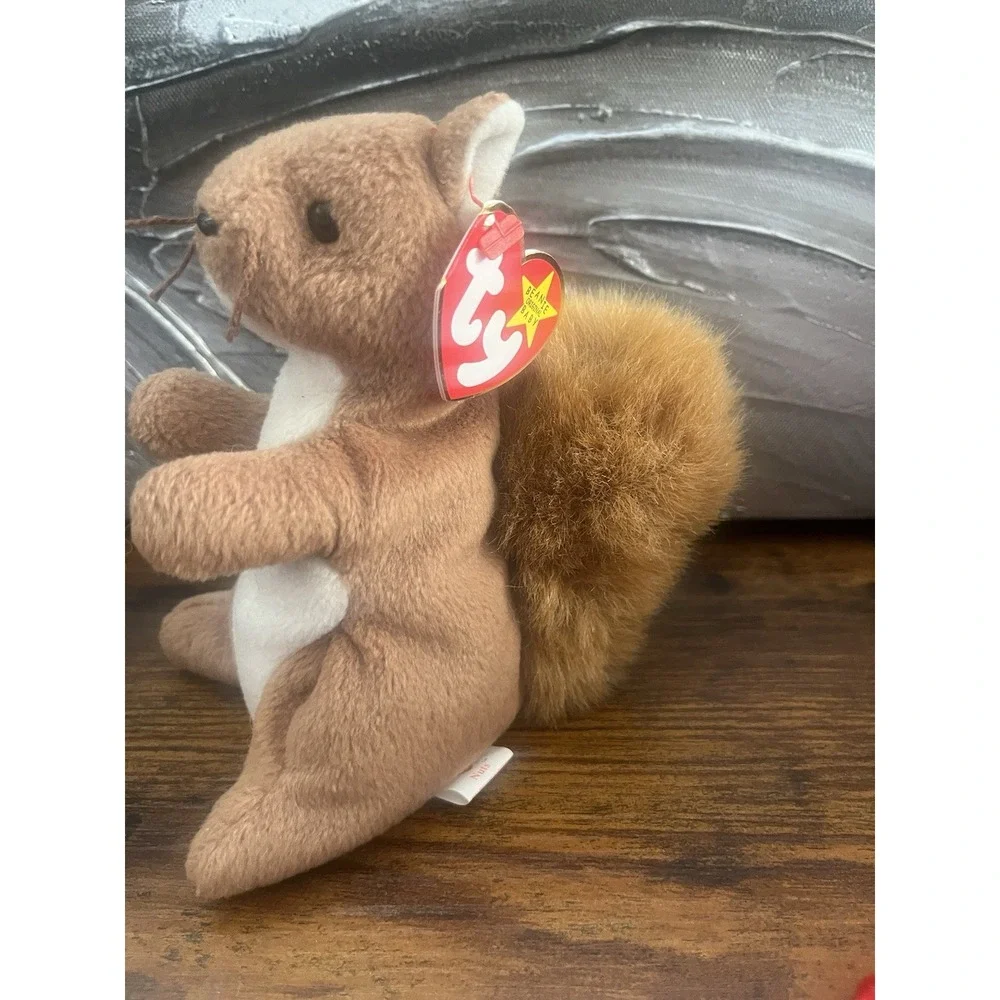 Nuts Squirrel Vintage 1996 Original TY Beanie Babies - New With Hang Tag